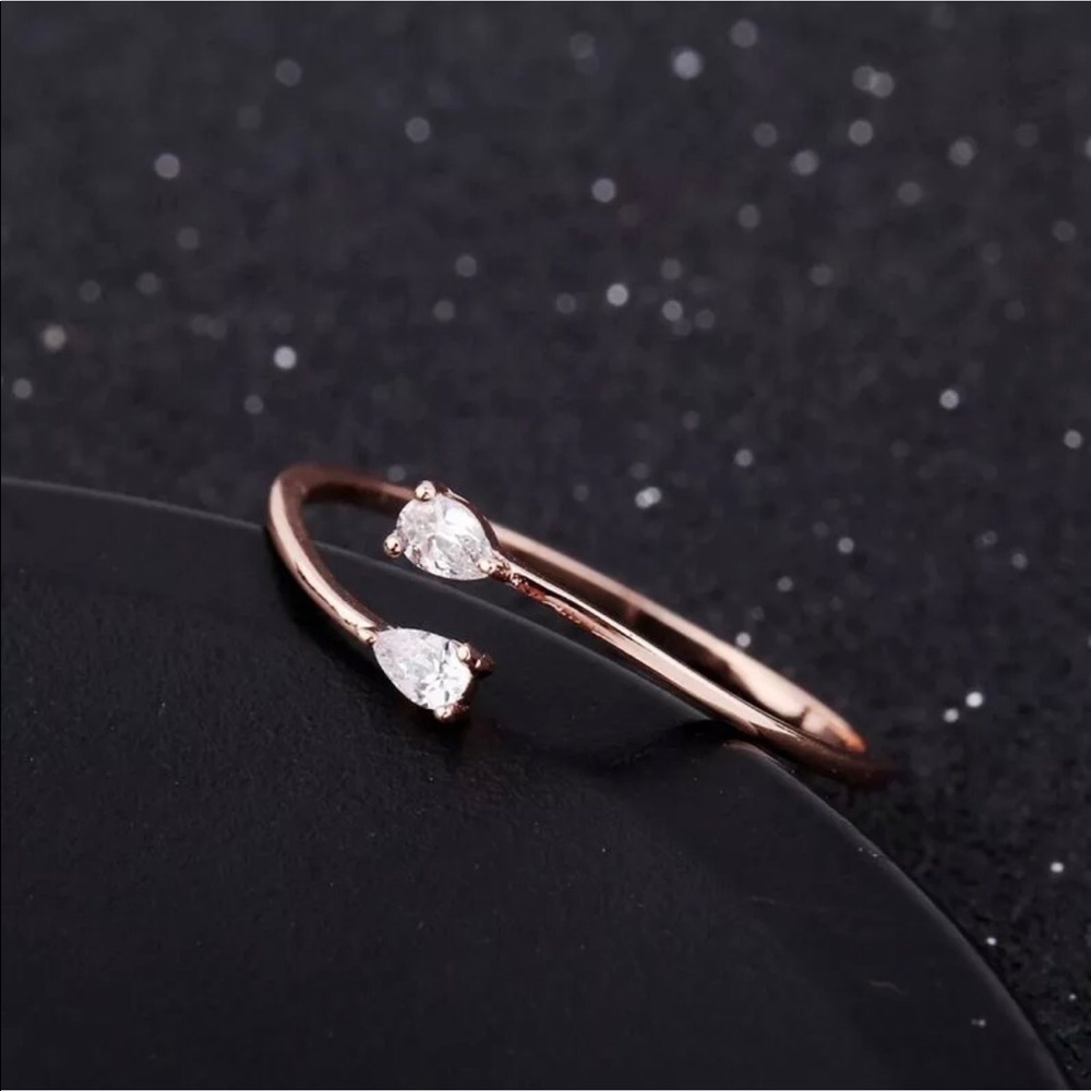 ⭐️Rose gold and crystal ring - Picture 3 of 7